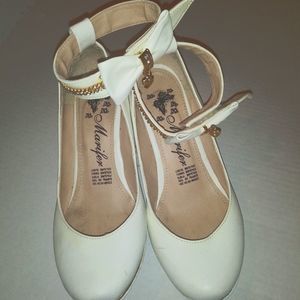 White shoes. Size 6.